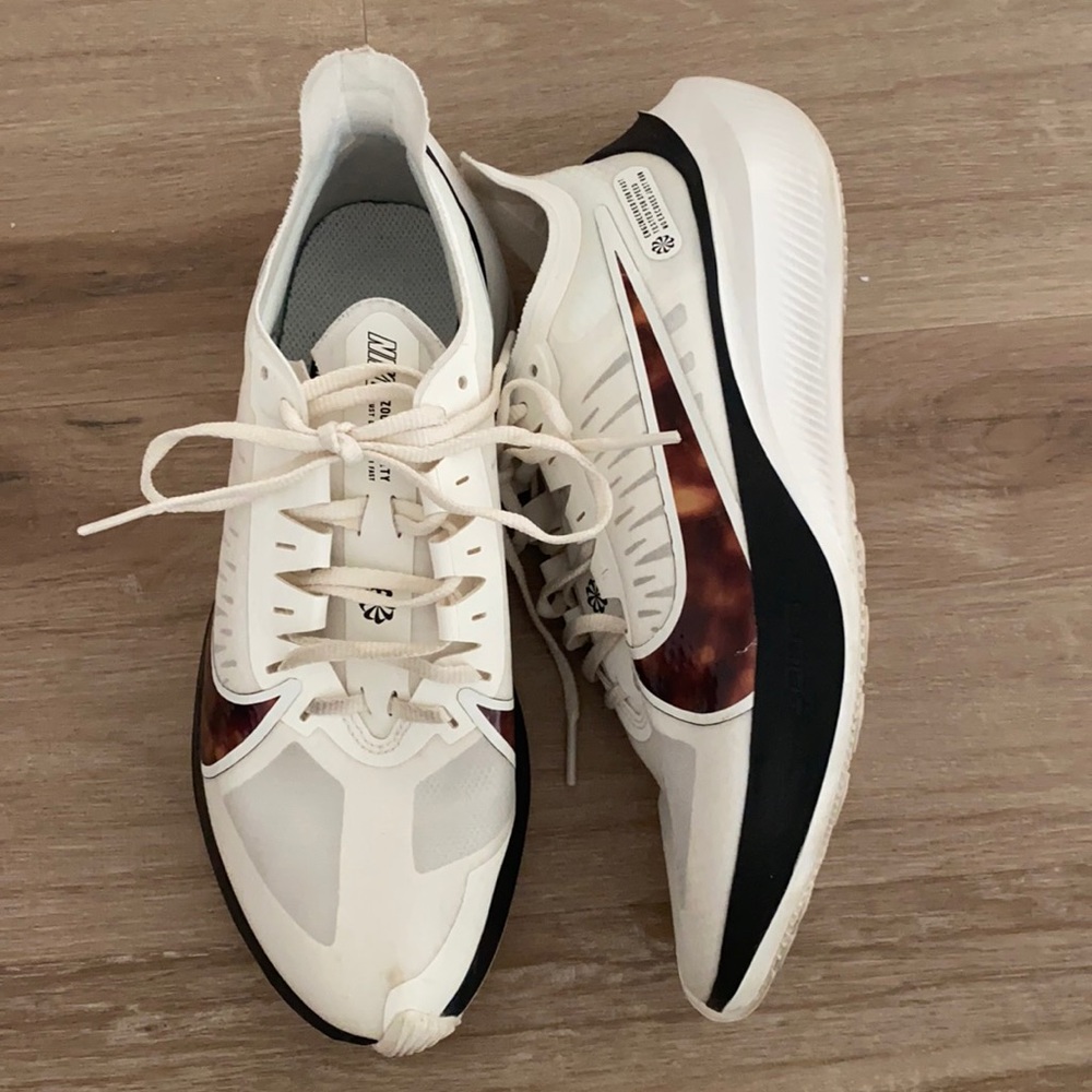 Nike Zoom Gravity Barely Rose